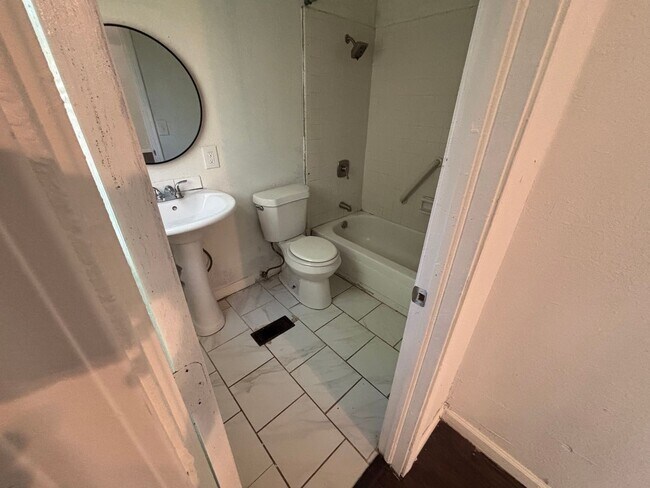 Building Photo - Tulsa Single Family Home for Rent 3 beds 2 bath