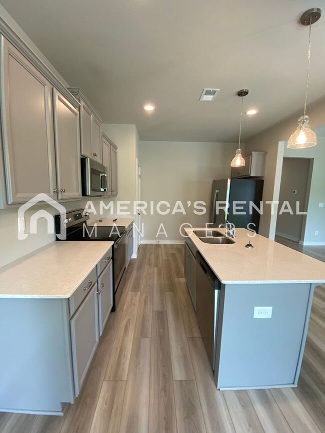 Building Photo - Home for Rent in Weaver, AL!!! Available to View Now!!