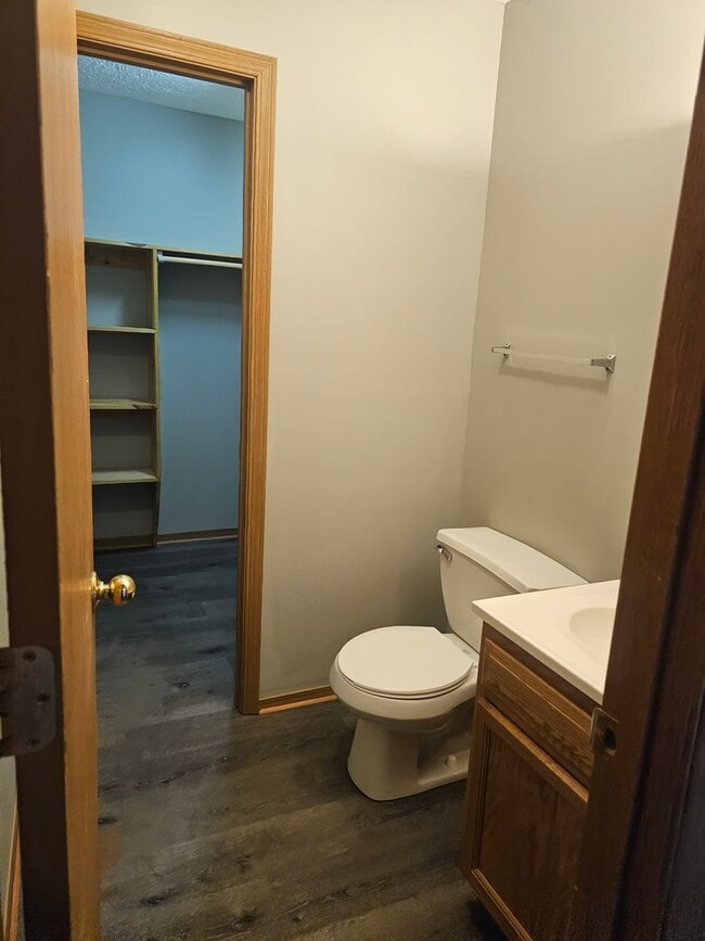 Building Photo - Adorable home ready for you!