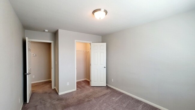 Building Photo - 7275 Shannon Ridge Ct