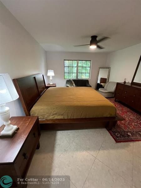 Building Photo - 351 NE 19th Pl