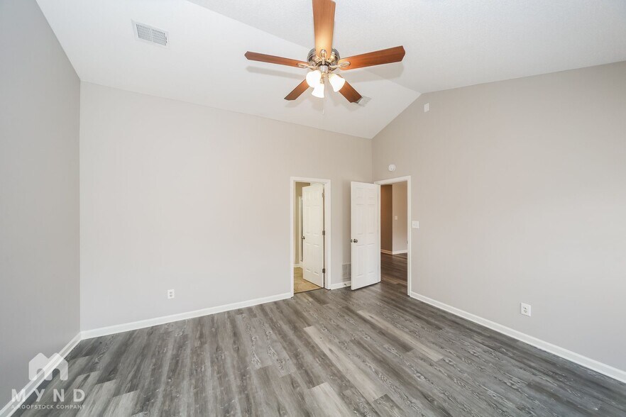Building Photo - 2738 Old Well Cove