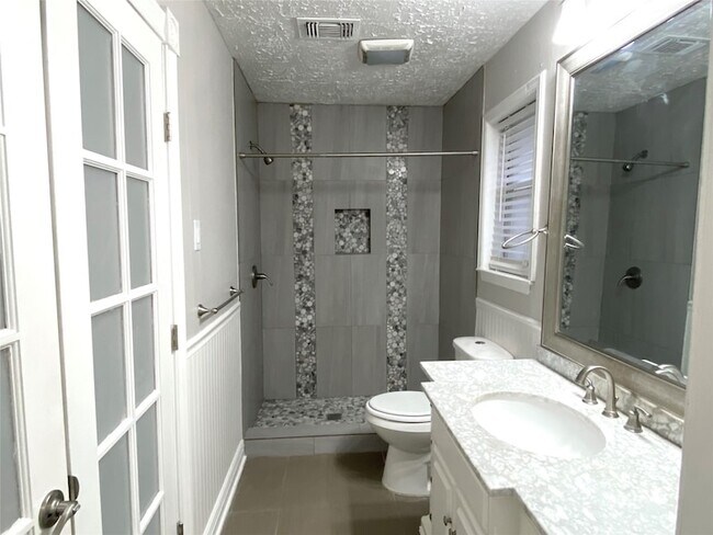 Building Photo - 302 El Toro Ln