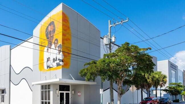Building Photo - 410 N Orange Ave