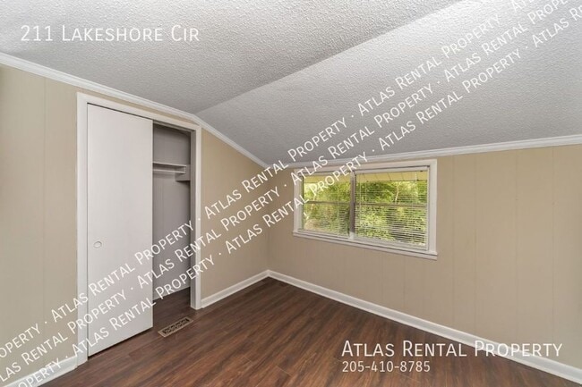 Building Photo - 211 Lakeshore Cir