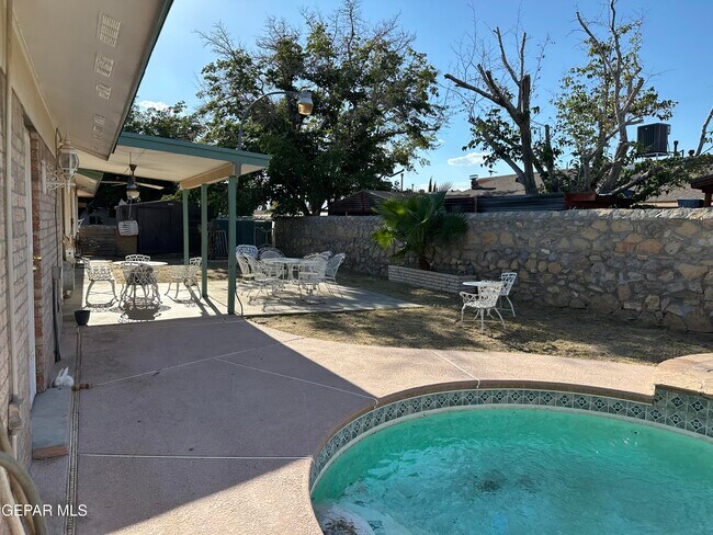 Building Photo - 3518 Breckenridge Dr