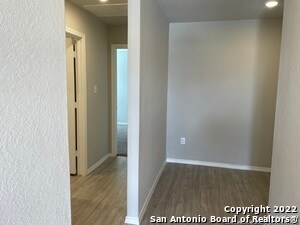 Building Photo - 10234 Robbins Crk