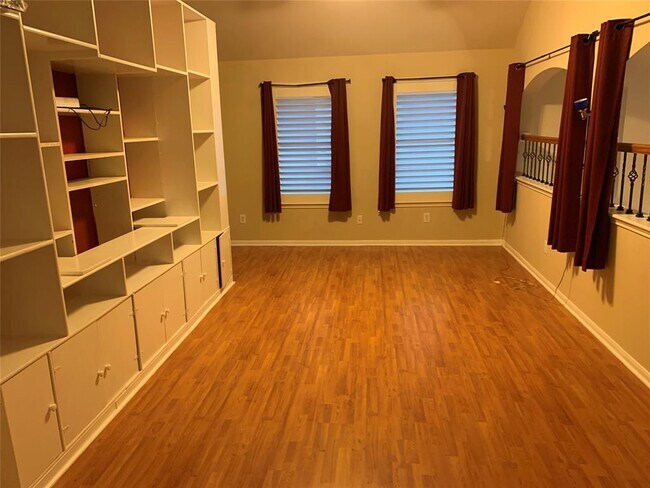 Building Photo - 2114 Winding Hollow Dr