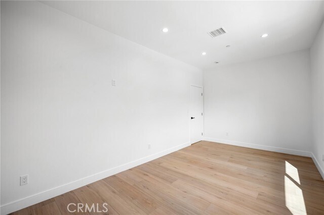 Building Photo - 9601 N Clybourn Ave
