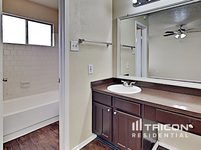 Building Photo - 8223 Summer Quail Dr