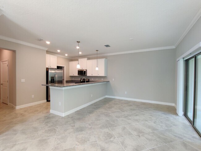 Building Photo - 23240 Willow Glen Way