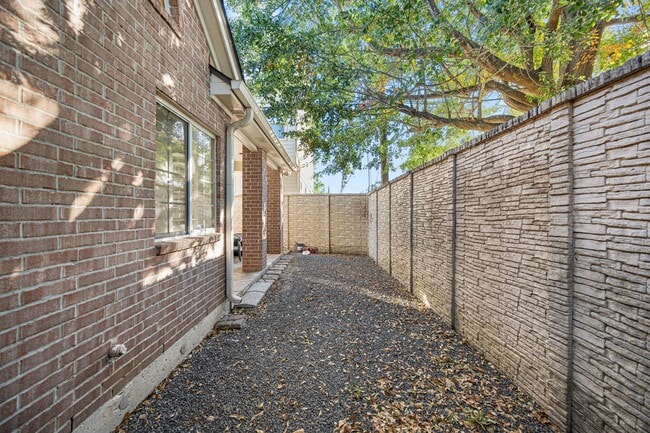 Building Photo - 4757 W Alabama St