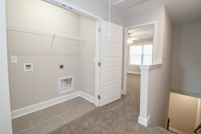 Building Photo - 220 Drayton Dr