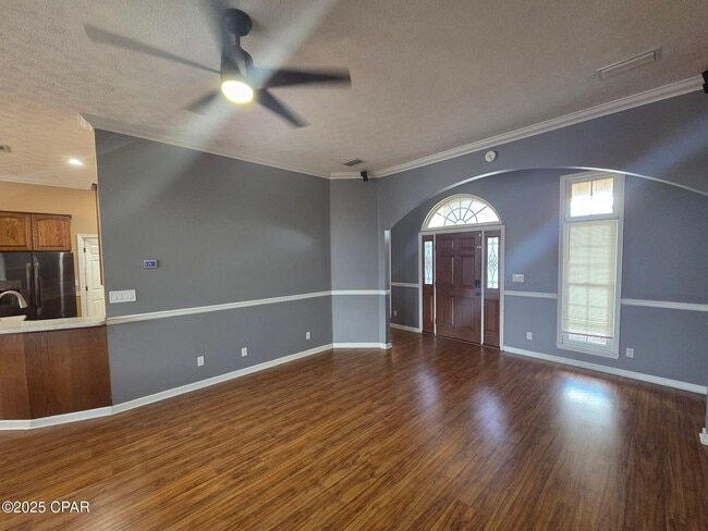 Building Photo - 5209 Hickory St