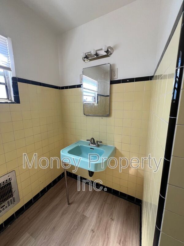 Building Photo - 5363 Bonita Dr