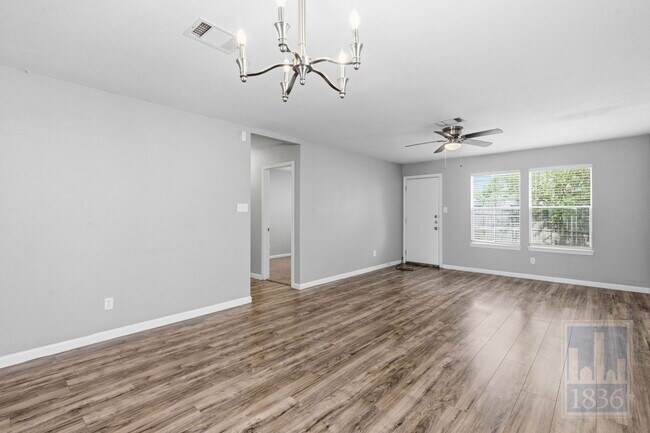 Building Photo - 1612 Sylvia Ln