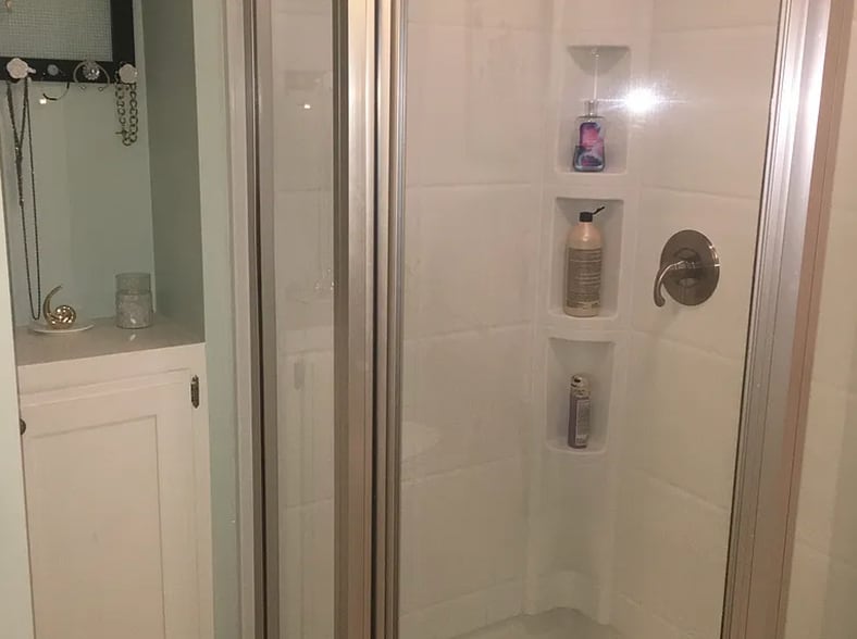 Master bathroom - 1104 Linden Rd