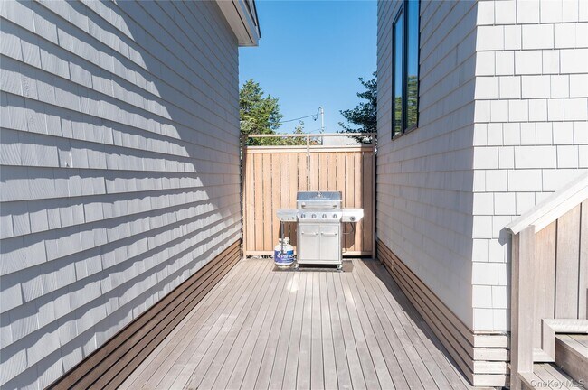 Building Photo - 44 Island Walk