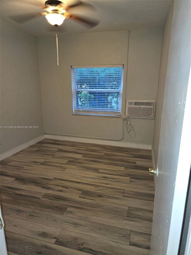 Building Photo - 215 30th St