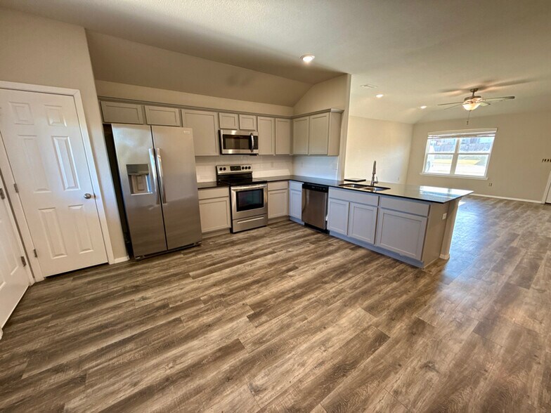 Building Photo - 530 Woodcreek Lp