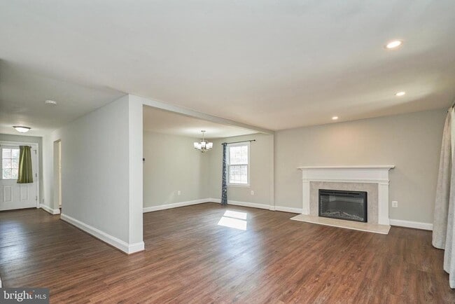 Building Photo - 8076 St Annes Ct