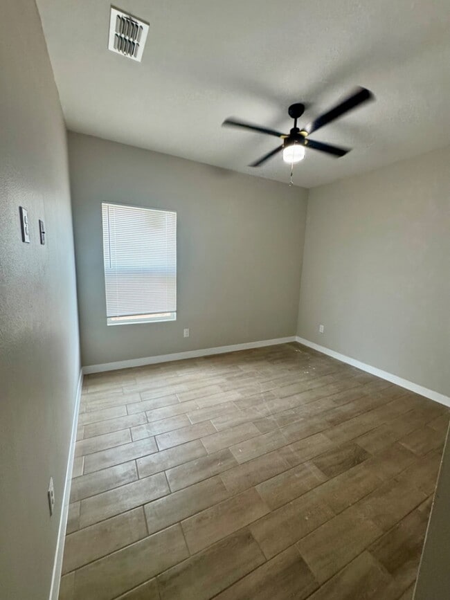 Building Photo - 617 N Delaware St