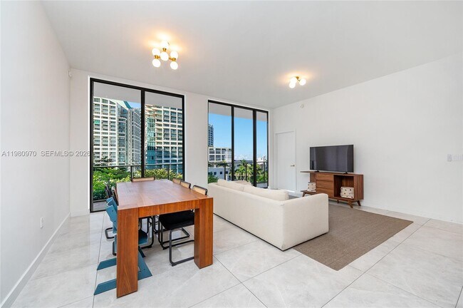 Building Photo - 2678 Tigertail Ave