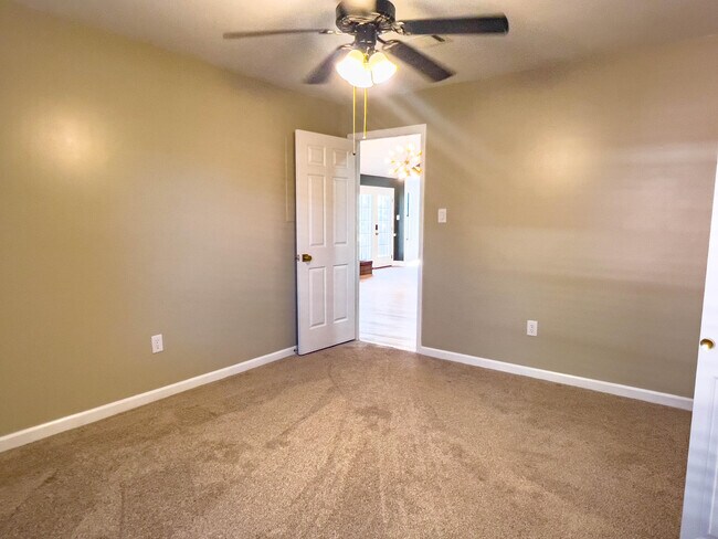 Building Photo - 4196 Hedgerow Ln