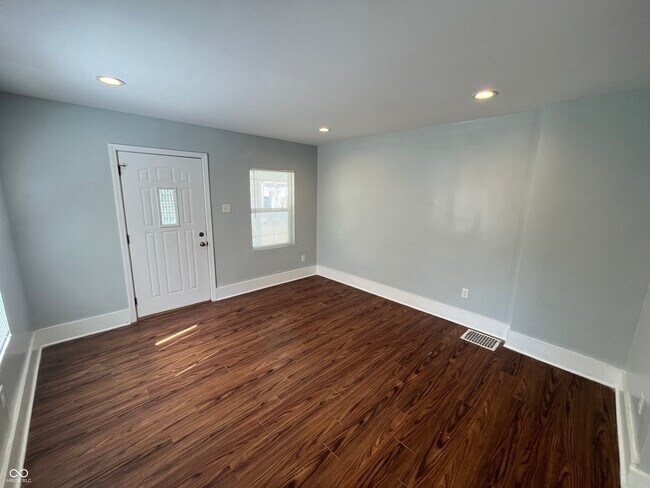 Building Photo - 3727 N Kenwood Ave
