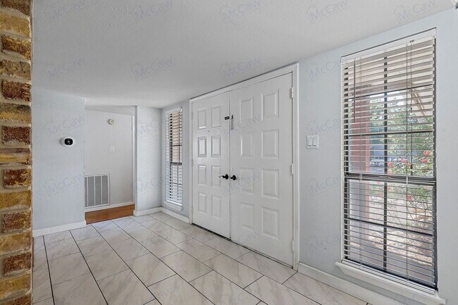 Building Photo - 3905 Windflower Ln