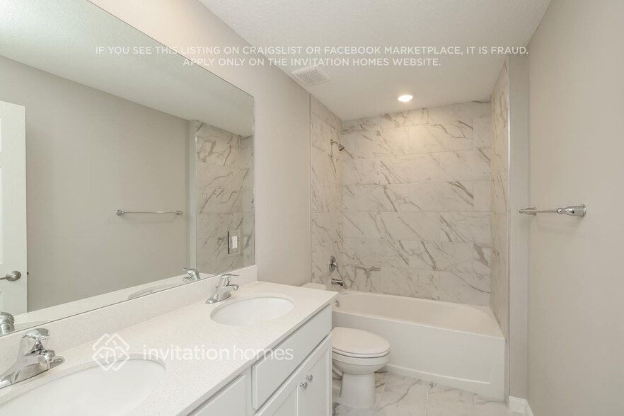 Building Photo - 691 SW Hillsboro Cir