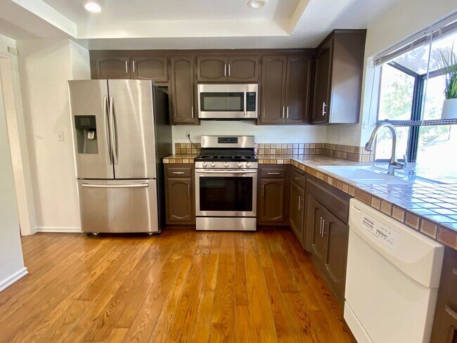 Building Photo - 3-Bedroom Townhome in Prime Calabasas Location