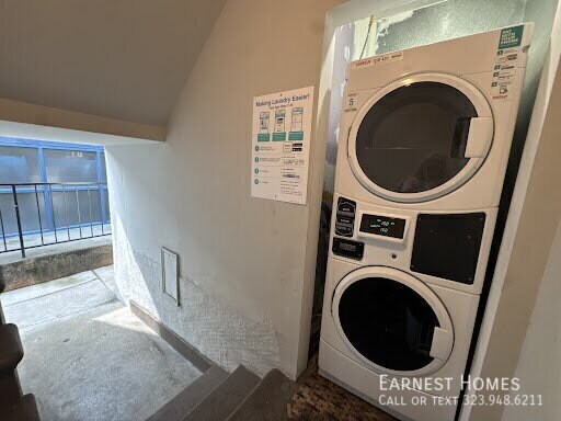 Building Photo - 127 N Doheny Dr