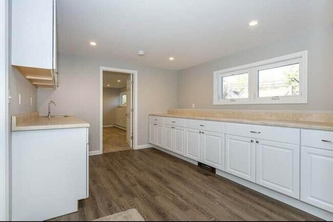 Building Photo - 115 Grove St