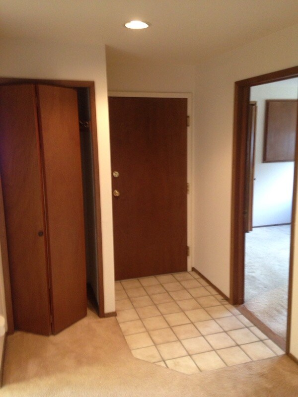 main entry - 2566 14th Ave W