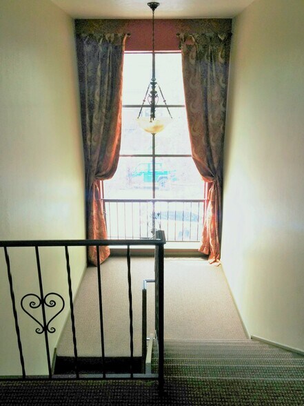 Building Photo - 1330 Elizabeth St