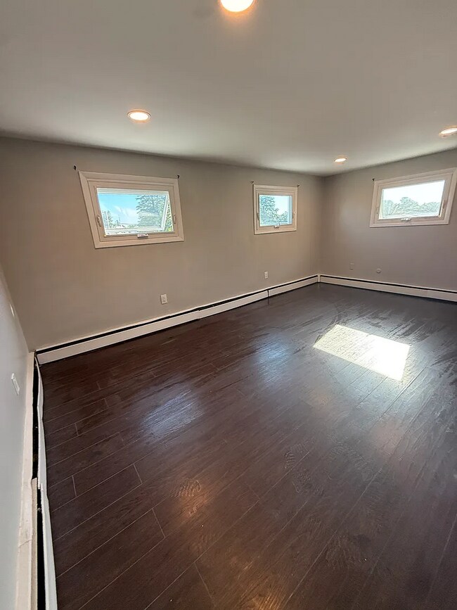 Building Photo - 1346 10th Ave