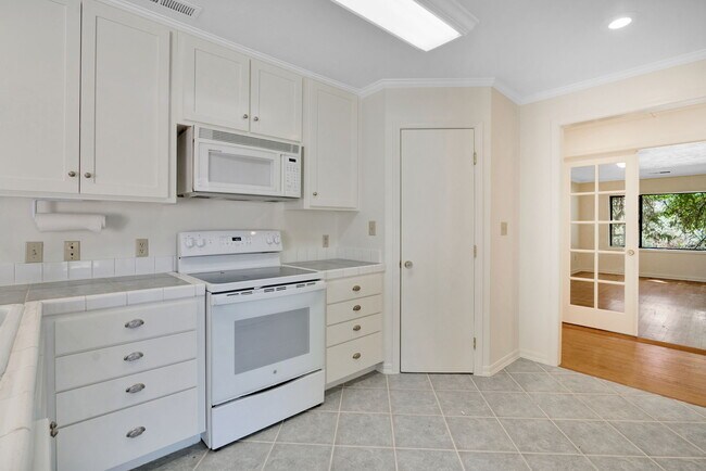 Building Photo - 31638 Lodge Rd