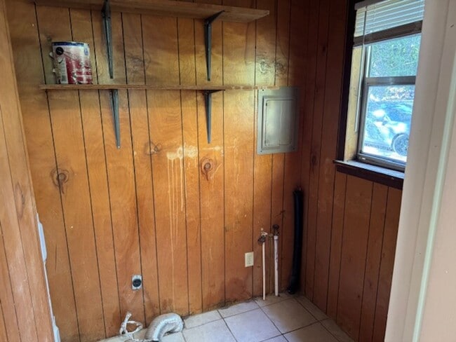 Building Photo - 129 Calloway Dr