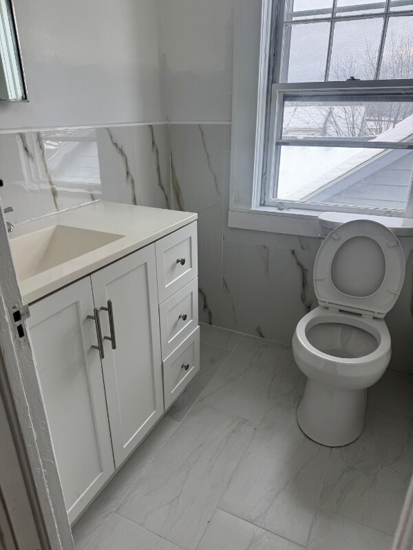 Building Photo - 334 Midland Ave