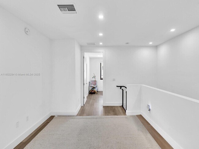 Building Photo - 4110 N Oak Pl