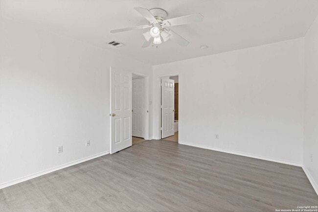 Building Photo - 3045 Pine Valley Dr