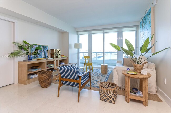 Building Photo - 520 West Ave