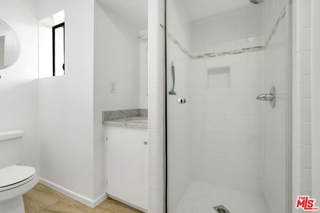 Building Photo - 320 4th Ave