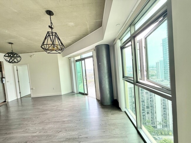 Building Photo - Luxury 16th floor West Facing View 2-bedroom 2-bath in Cortez Blu Building Downtown