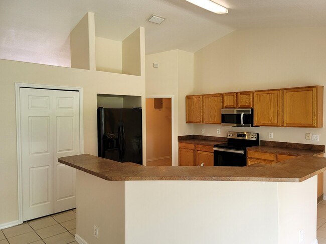 Building Photo - 3438 SW San Benito St