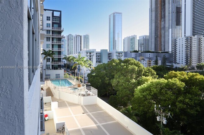 Building Photo - 2200 NE 4th Ave