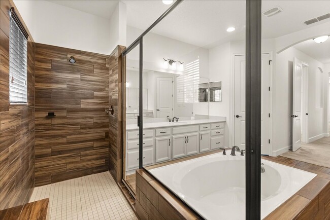 Building Photo - POOL HOME