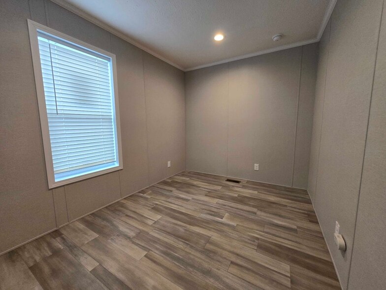 Building Photo - 29884 Jamestown Dr