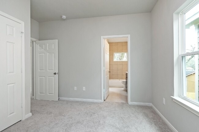 Building Photo - 1043 Marcolin St